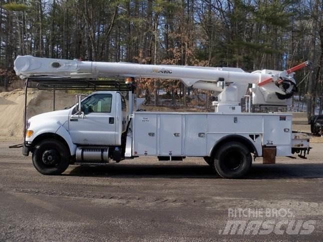 Ford F-750 Auto korvtõstukid