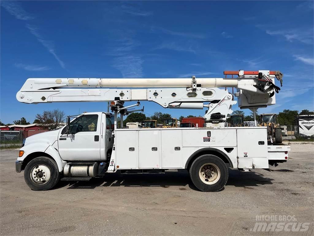Ford F-750 Auto korvtõstukid