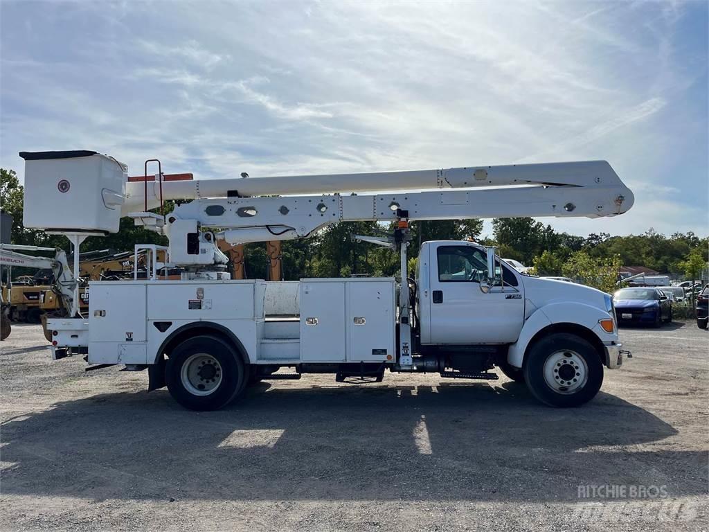 Ford F-750 Auto korvtõstukid