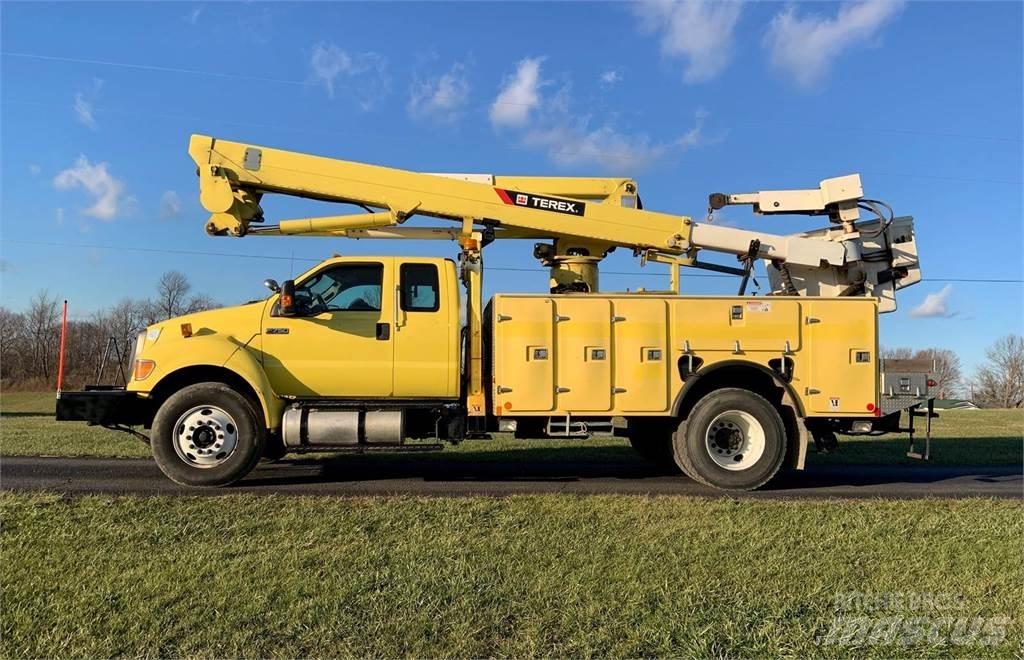 Ford F-750 Auto korvtõstukid