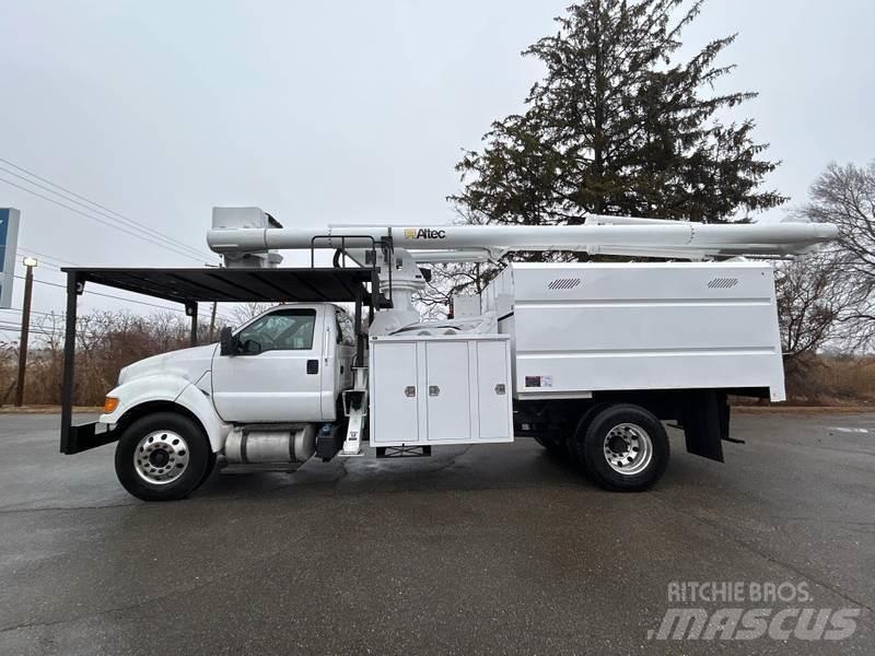 Ford F-750 Auto korvtõstukid