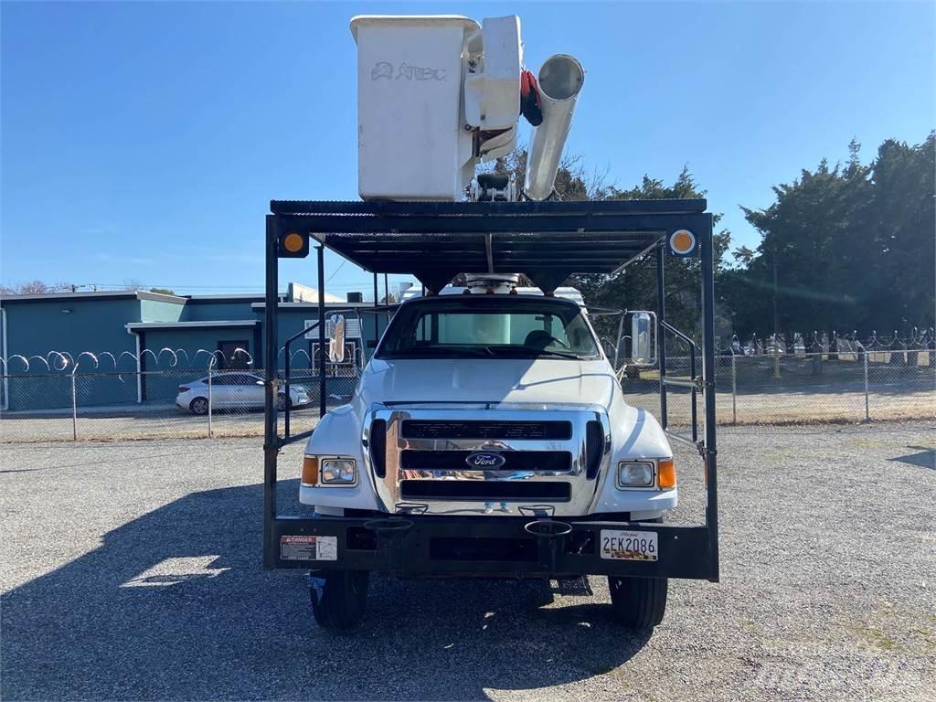 Ford F-750 Auto korvtõstukid