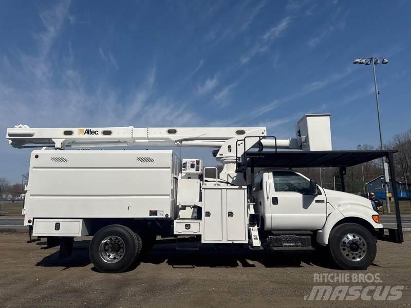 Ford F-750 Auto korvtõstukid