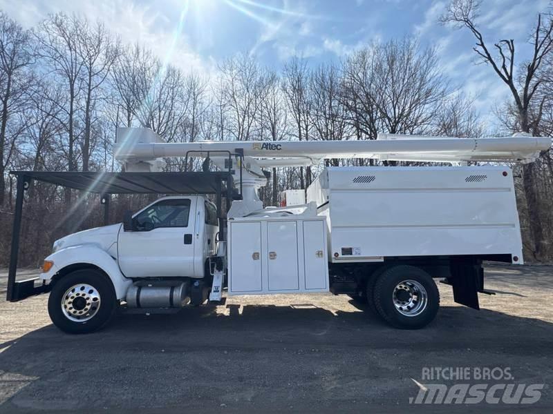 Ford F-750 Auto korvtõstukid