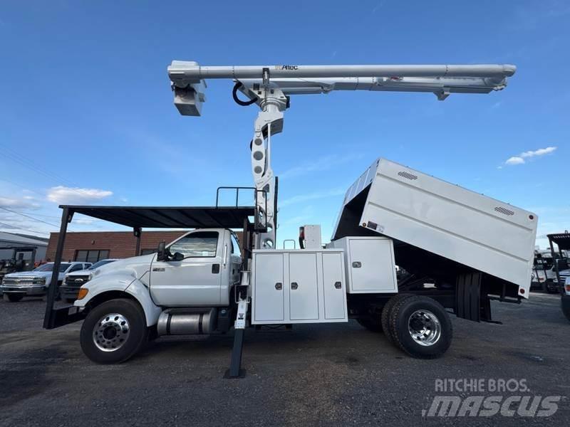 Ford F-750 Auto korvtõstukid