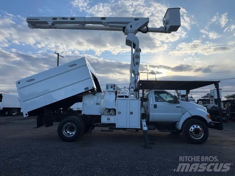 Ford F-750 Auto korvtõstukid