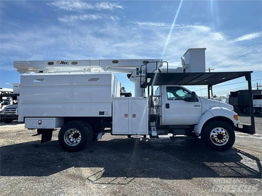 Ford F-750 Auto korvtõstukid