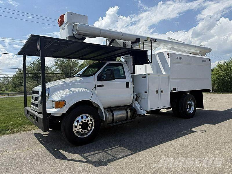 Ford F-750 Auto korvtõstukid