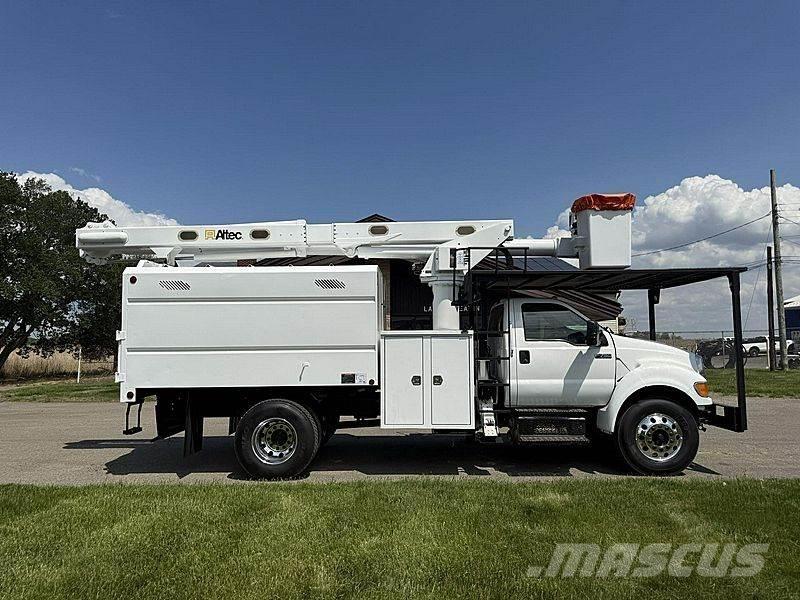 Ford F-750 Auto korvtõstukid