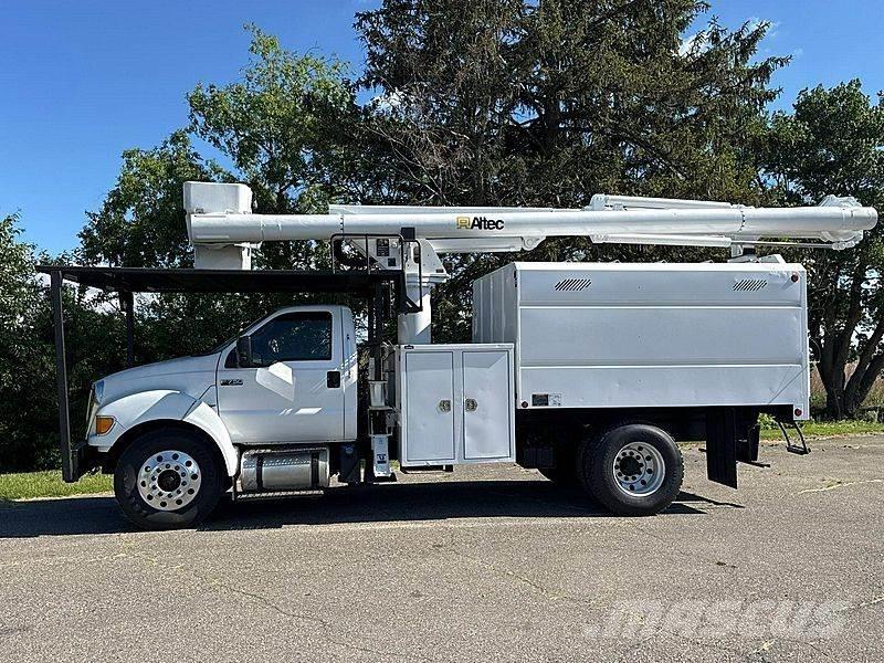 Ford F-750 Auto korvtõstukid