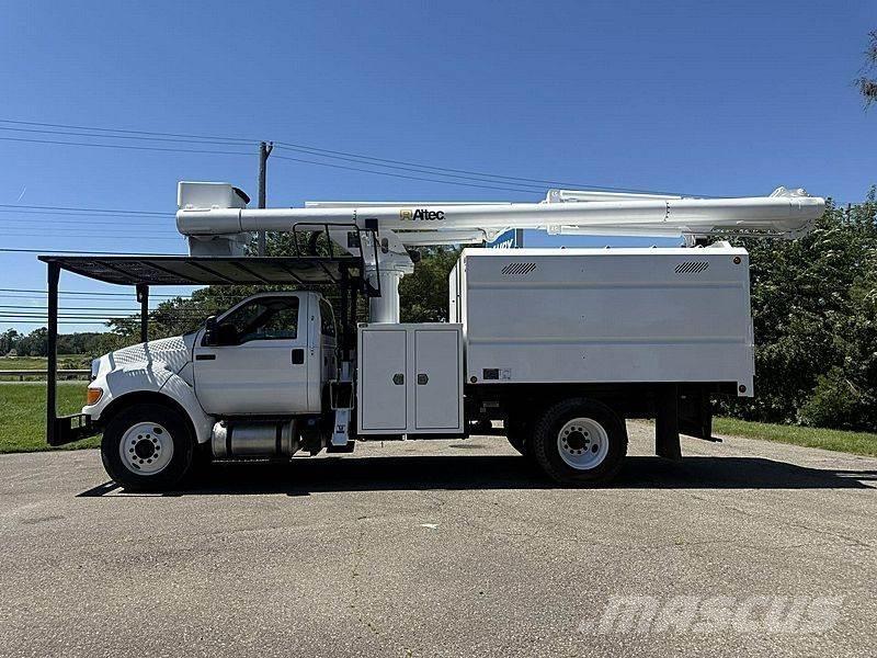 Ford F-750 Auto korvtõstukid