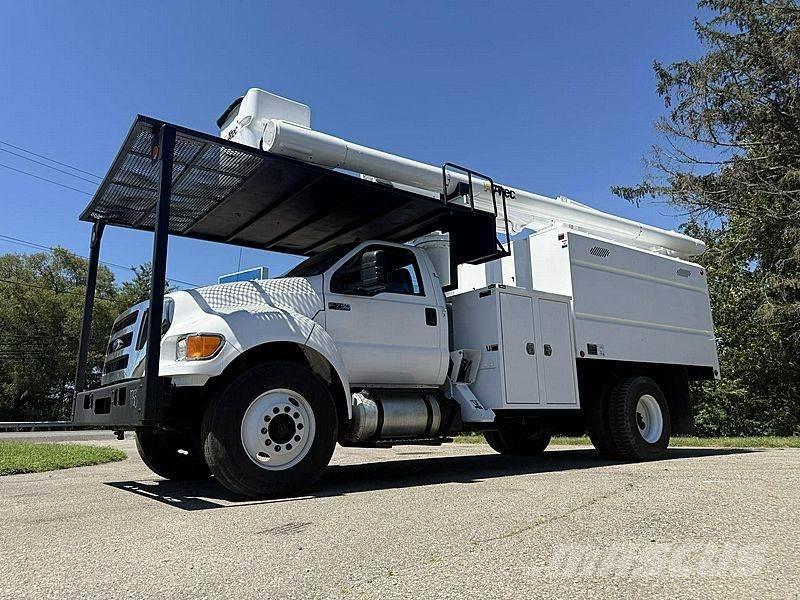 Ford F-750 Auto korvtõstukid