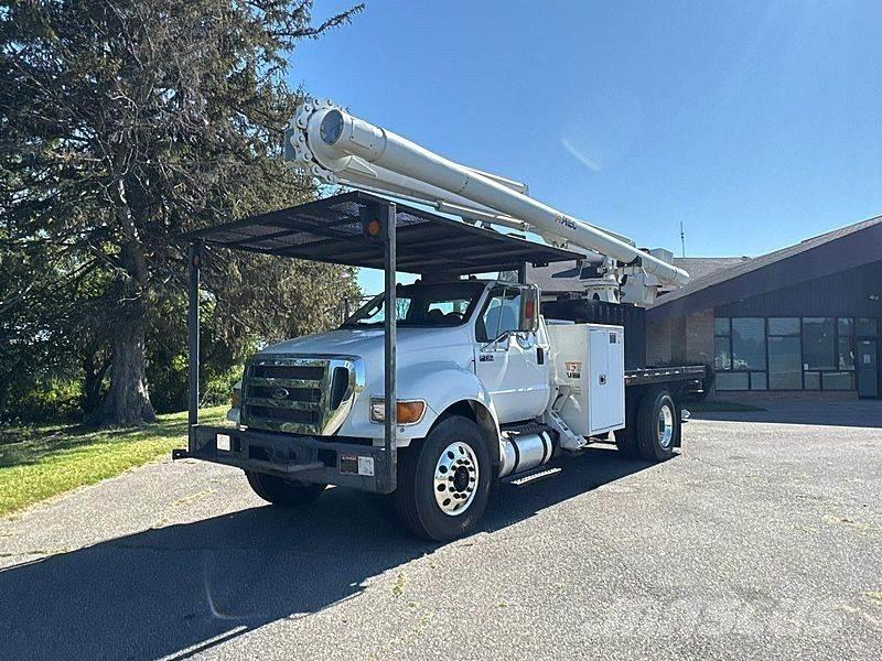Ford F-750 Auto korvtõstukid