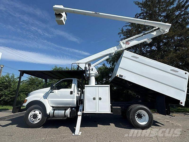 Ford F-750 Auto korvtõstukid
