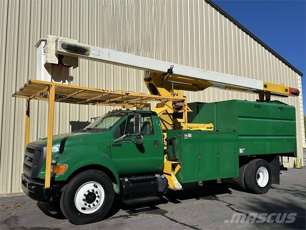 Ford F-750 Auto korvtõstukid