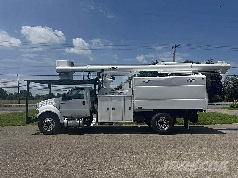 Ford F-750 Auto korvtõstukid