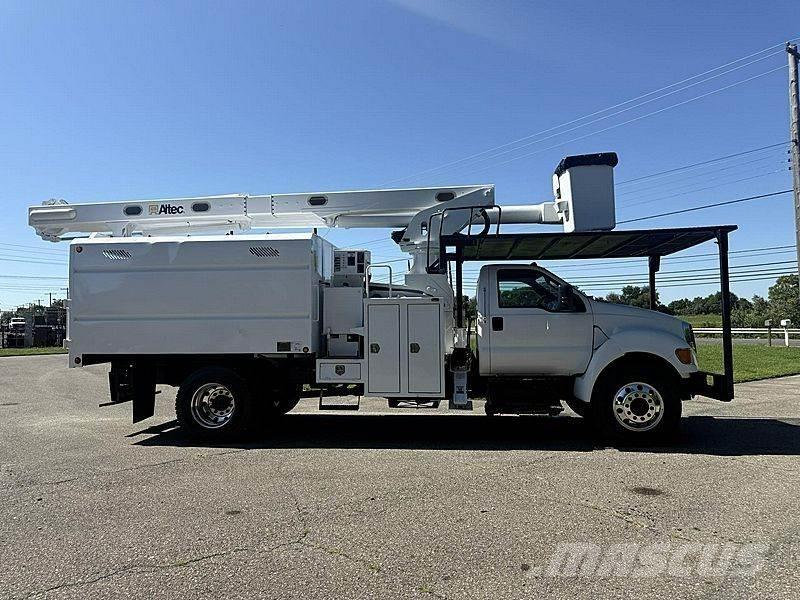 Ford F-750 Auto korvtõstukid