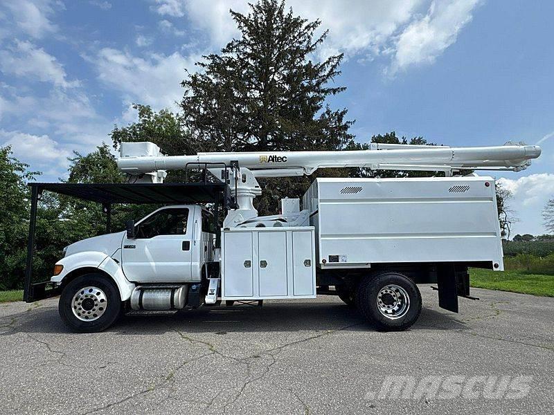 Ford F-750 Auto korvtõstukid