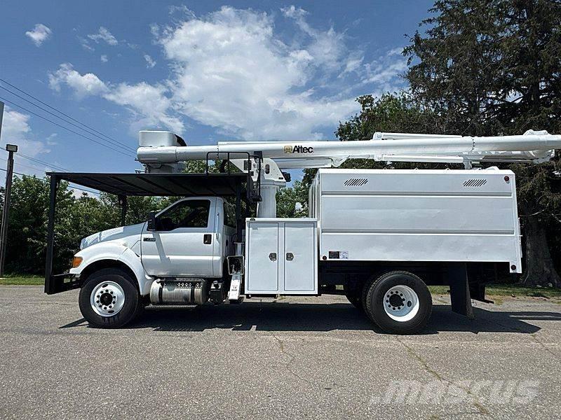 Ford F-750 Auto korvtõstukid