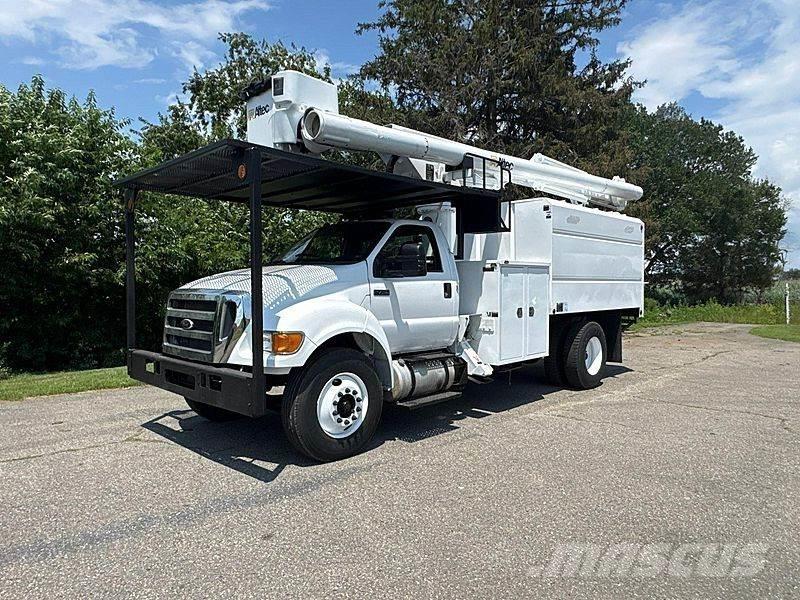 Ford F-750 Auto korvtõstukid