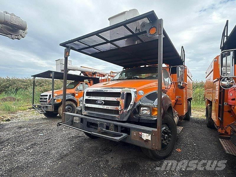 Ford F-750 Auto korvtõstukid