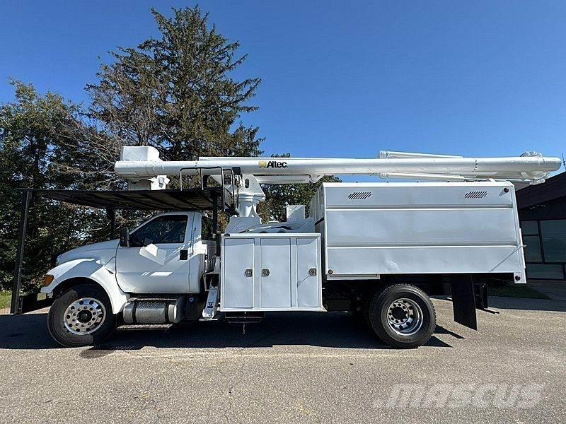 Ford F-750 Auto korvtõstukid