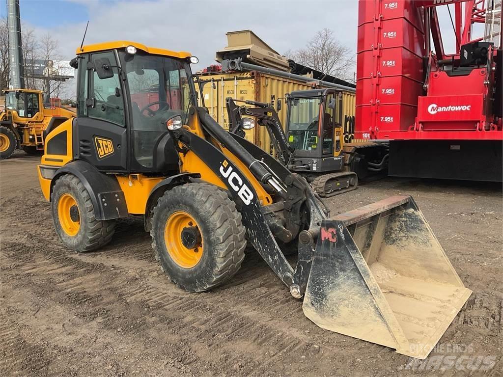 JCB 409 Rataslaadurid