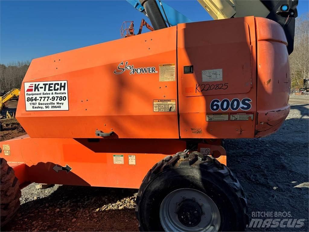 JLG 600S Teleskoop poomtõstukid