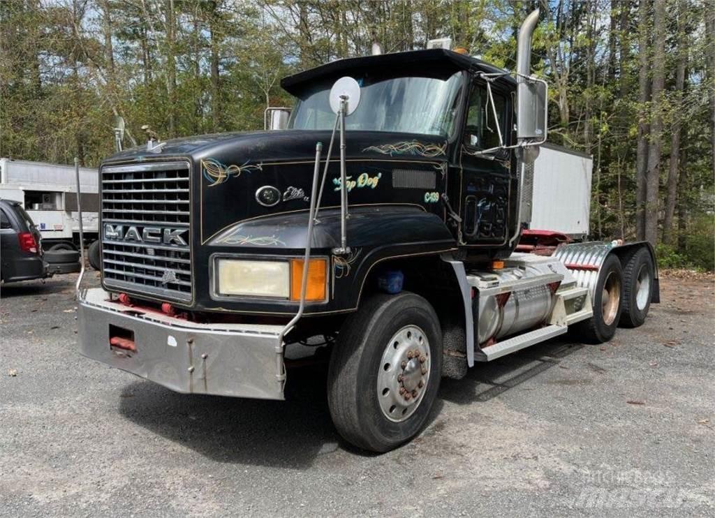 Mack CL733 Sadulveokid