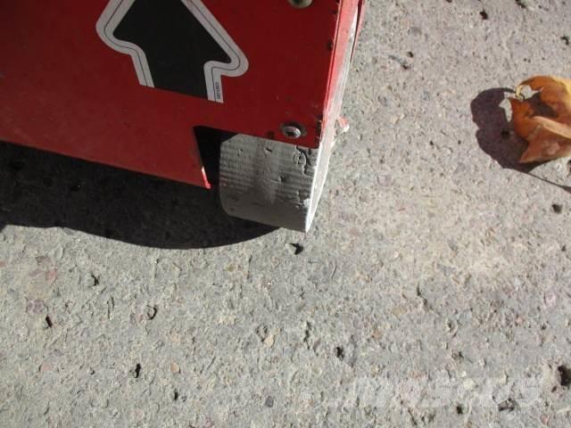 MEC 1330SE Käärtõstukid