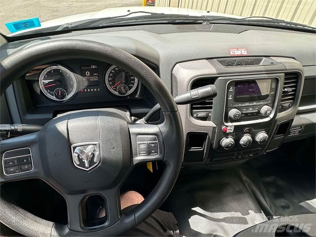 RAM 4500 Auto korvtõstukid
