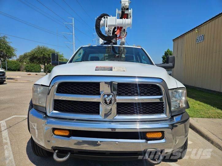 RAM 5500 Auto korvtõstukid