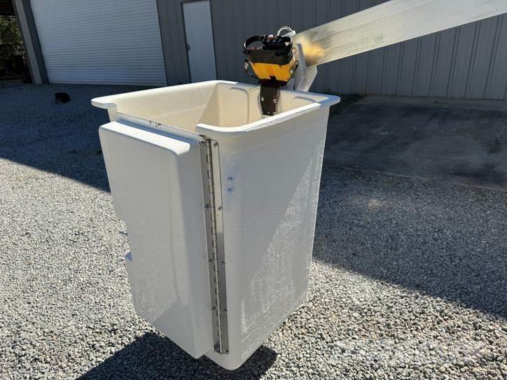 RAM 5500 Auto korvtõstukid