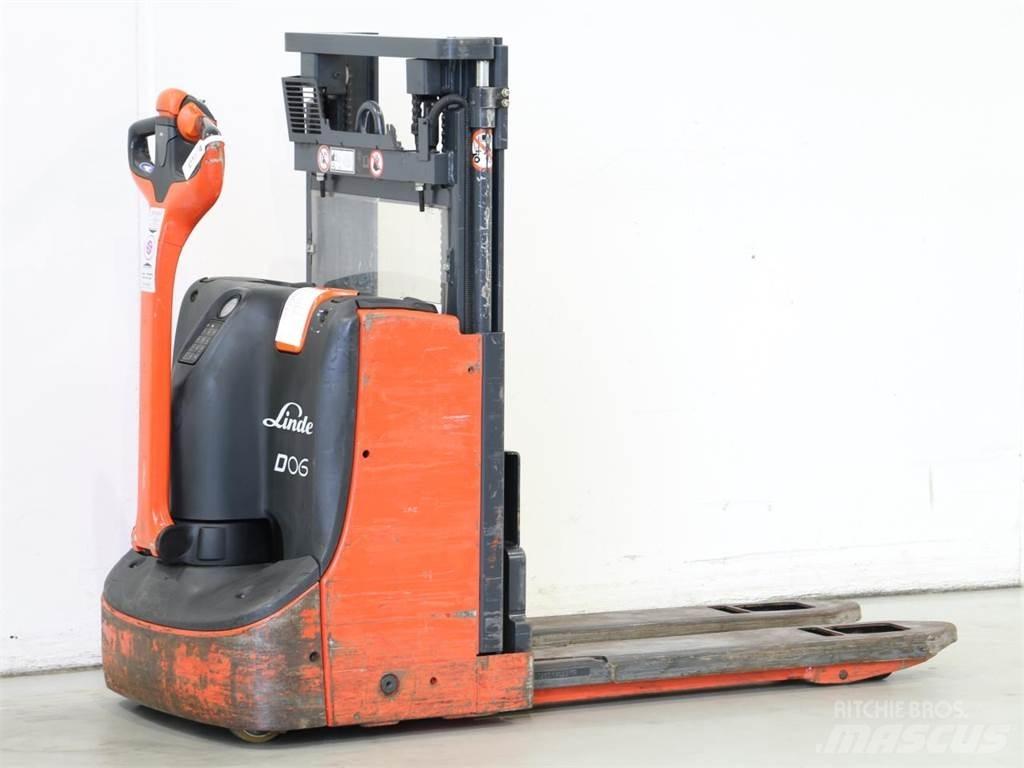 Linde D06/1160 Järelkäidavad virnastajad