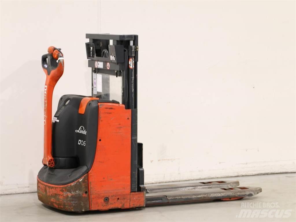 Linde D06/1160 Järelkäidavad virnastajad