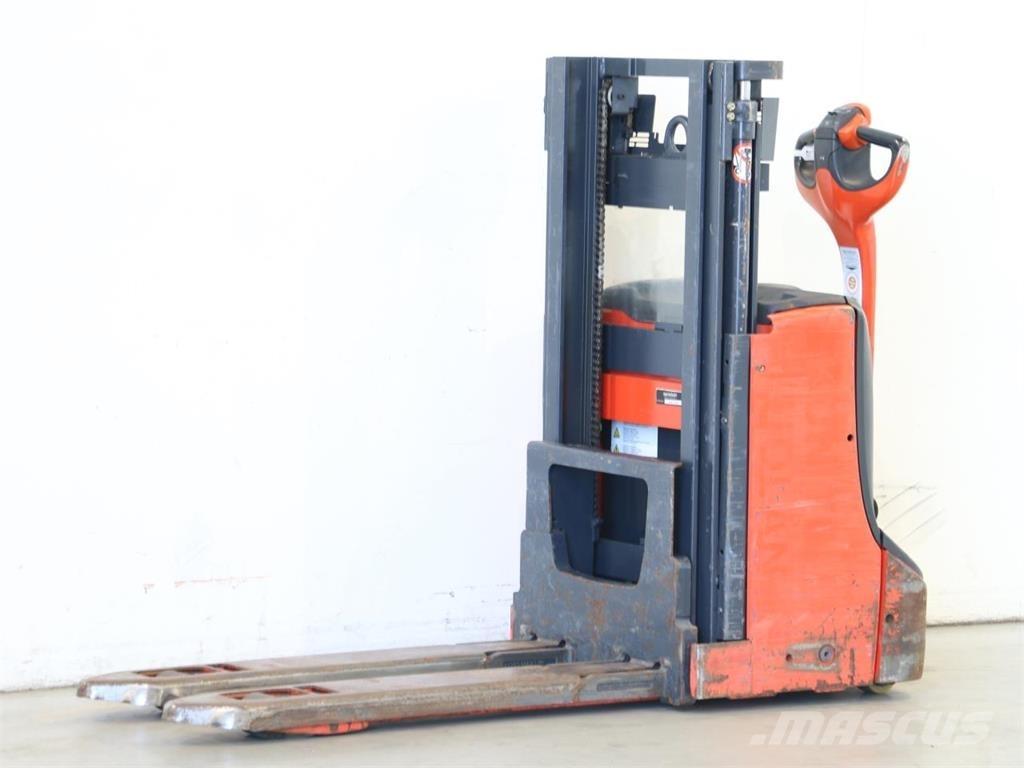 Linde D06/1160 Järelkäidavad virnastajad