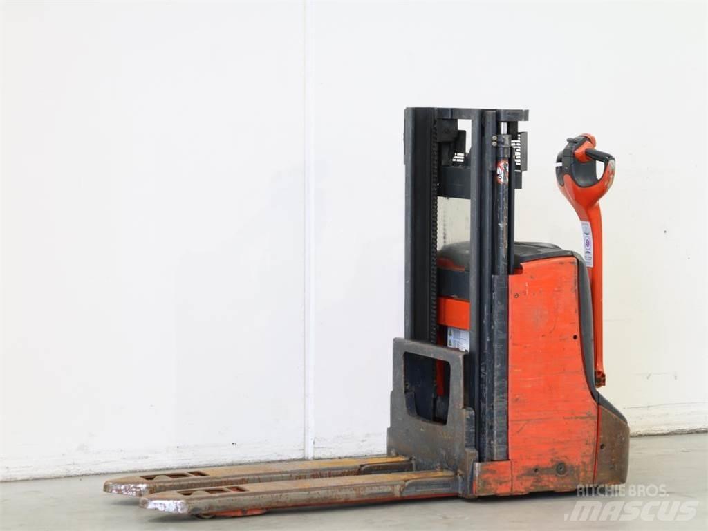 Linde D06/1160-00 Järelkäidavad virnastajad