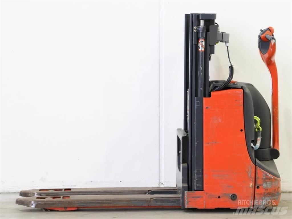 Linde D06/1160-00 Järelkäidavad virnastajad