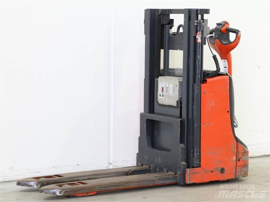Linde D06/1160-00 Järelkäidavad virnastajad