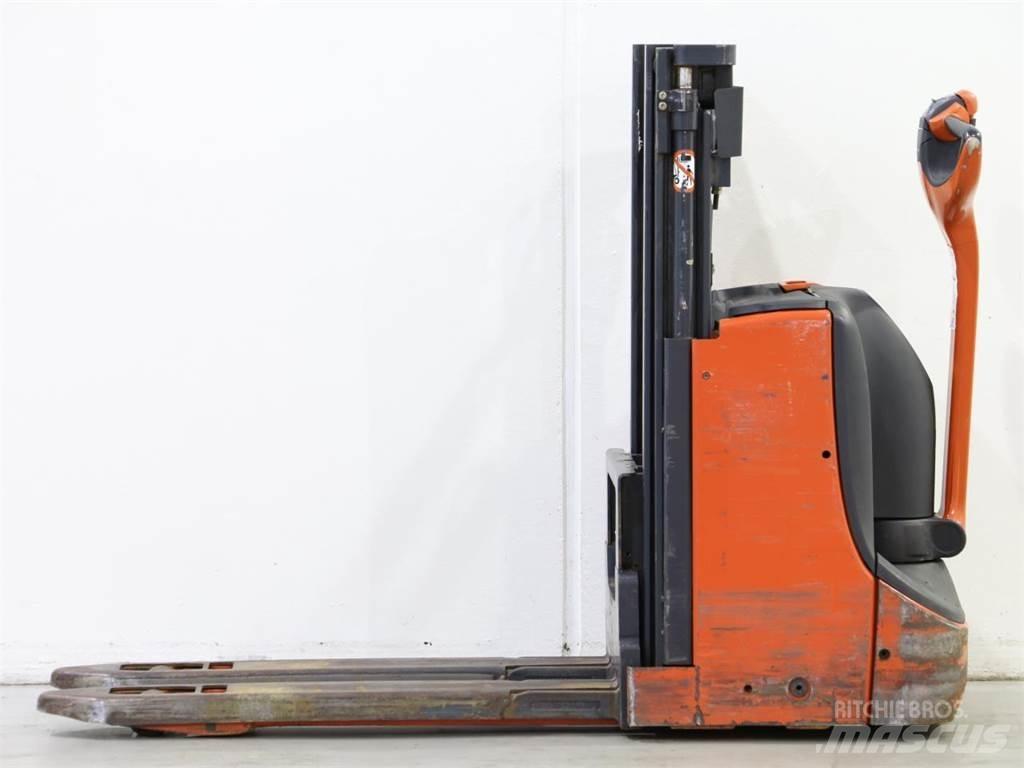 Linde D06/1160-00 Järelkäidavad virnastajad