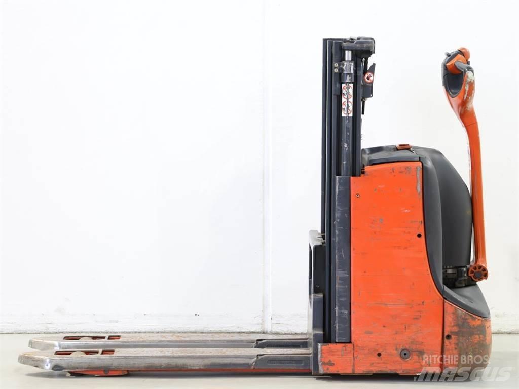 Linde D06/1160-00 Järelkäidavad virnastajad
