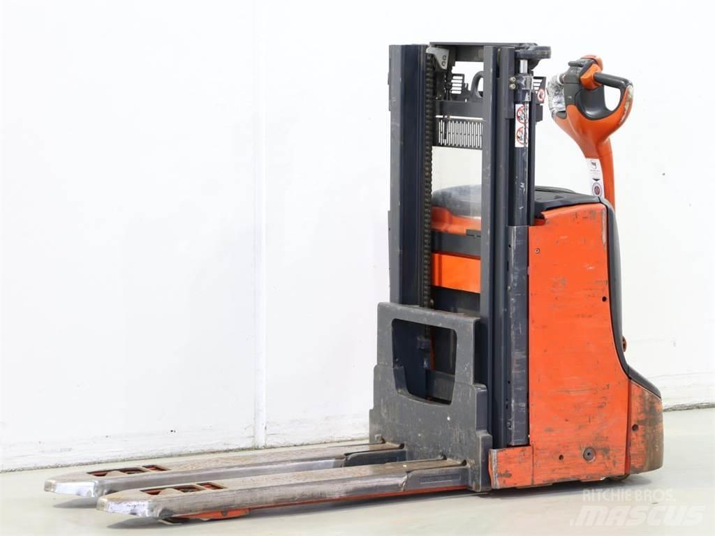 Linde D06/1160-00 Järelkäidavad virnastajad