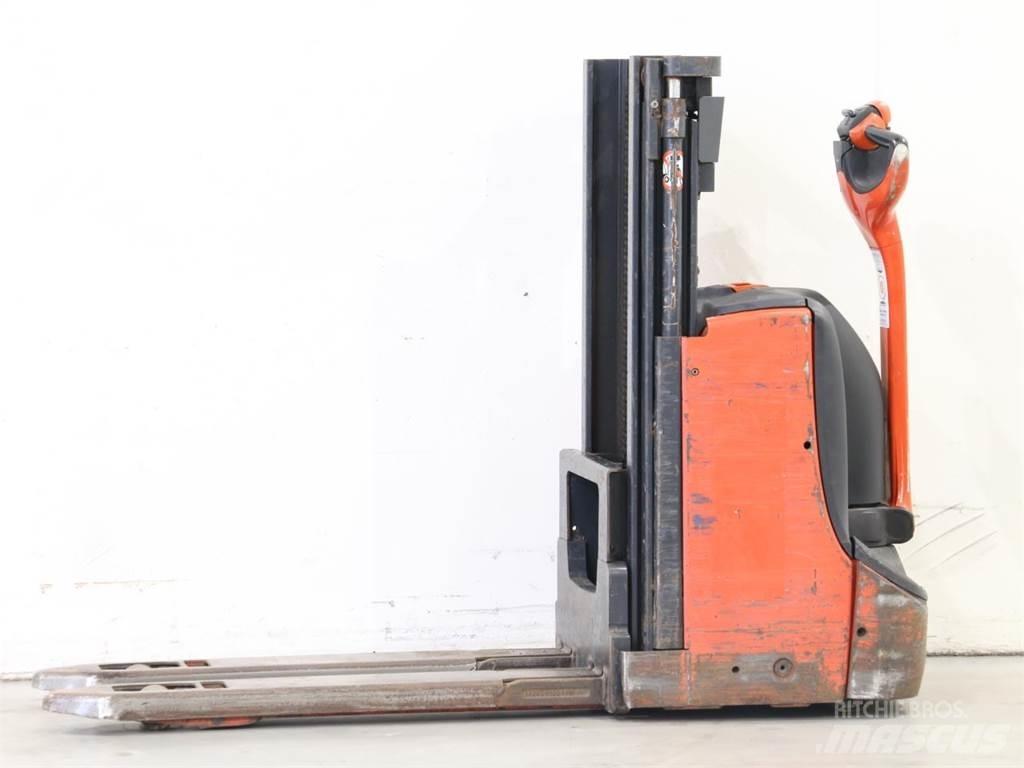 Linde D08/1160-00 Järelkäidavad virnastajad
