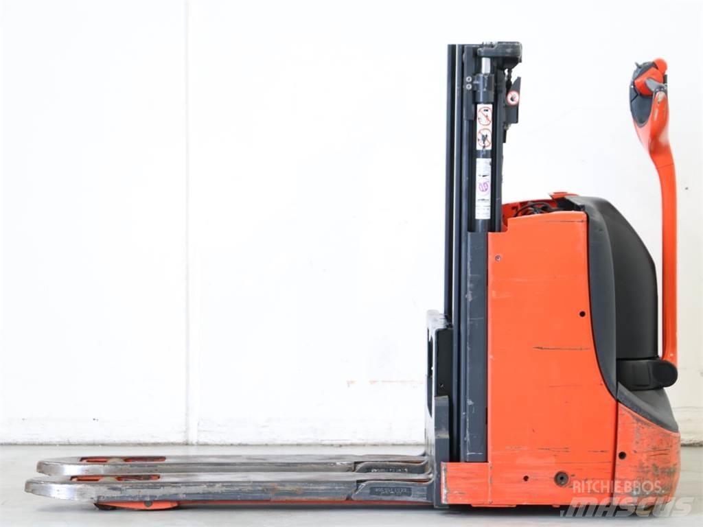 Linde D08/1160-01 Järelkäidavad virnastajad