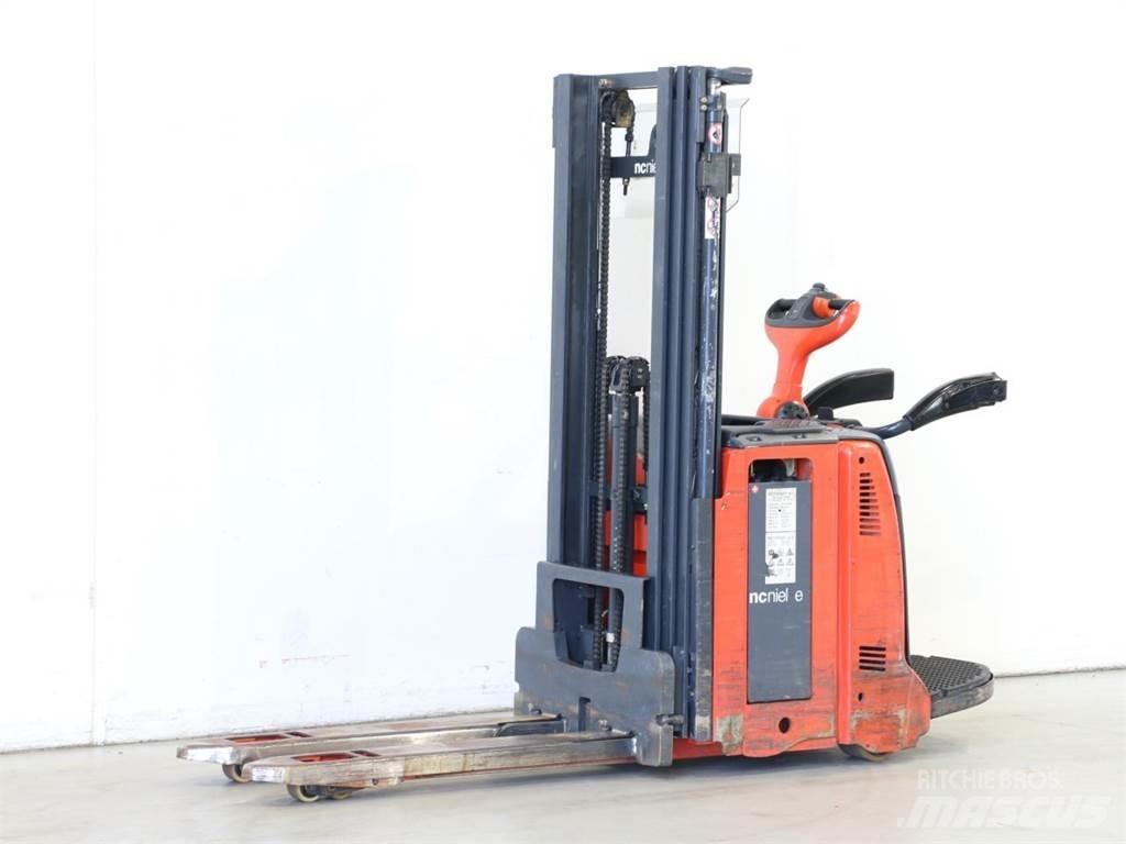 Linde D12AP/133 Järelkäidavad virnastajad