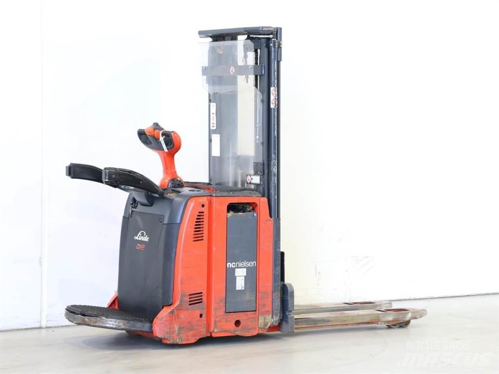 Linde D12AP/133 Järelkäidavad virnastajad