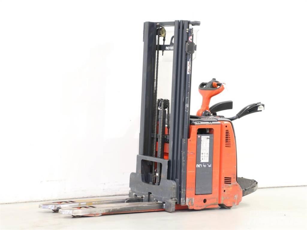 Linde D12AP/133 Järelkäidavad virnastajad