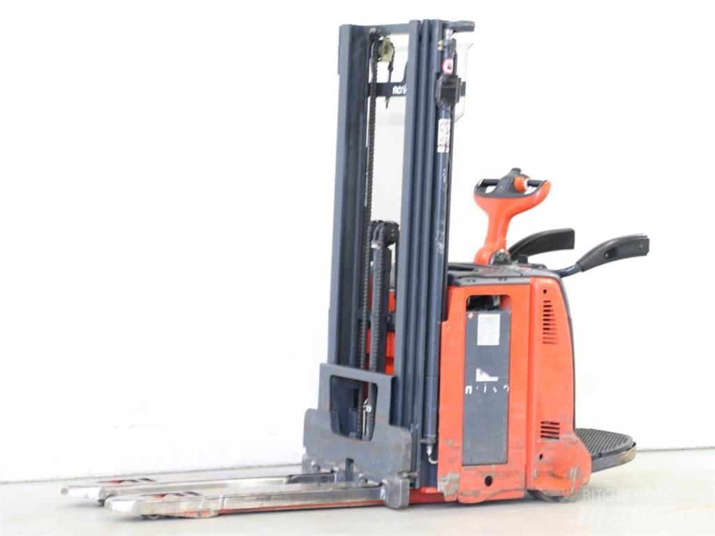 Linde D12AP/133 Järelkäidavad virnastajad