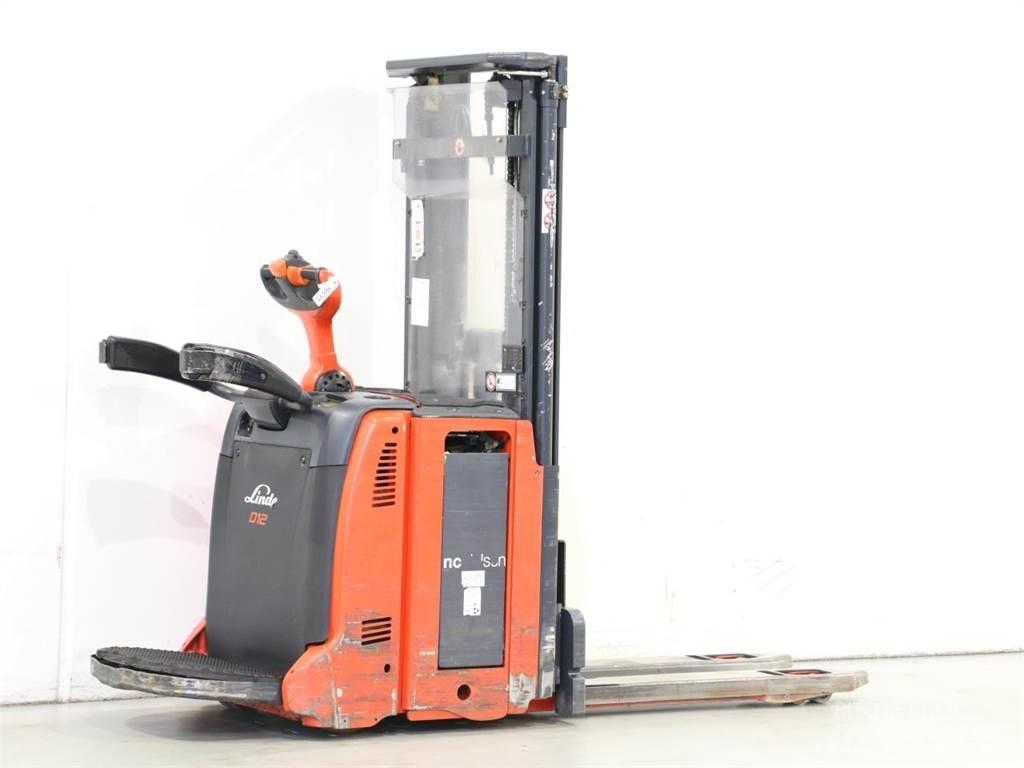 Linde D12AP/133 Järelkäidavad virnastajad
