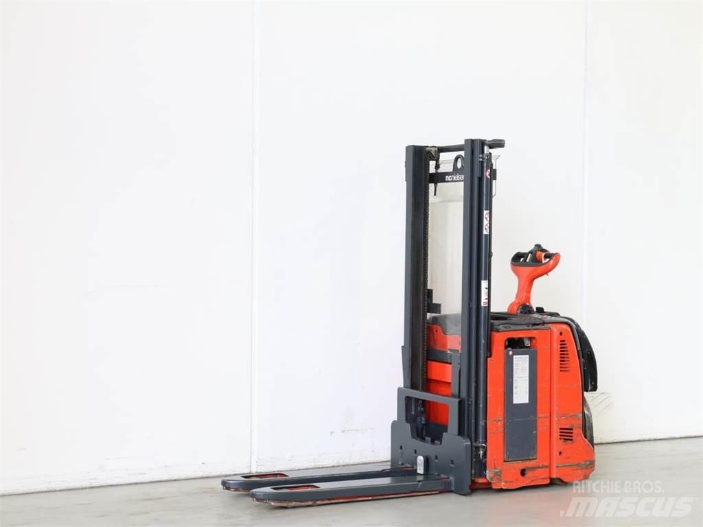 Linde D12AP/133 Järelkäidavad virnastajad